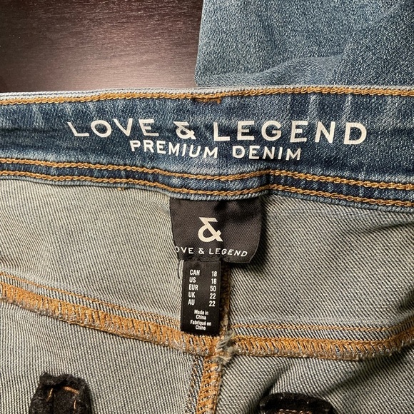 Fringe Crop Jeans with Embroidery. Totally hip, stretch.

Plus Size 18 - Picture 3 of 6